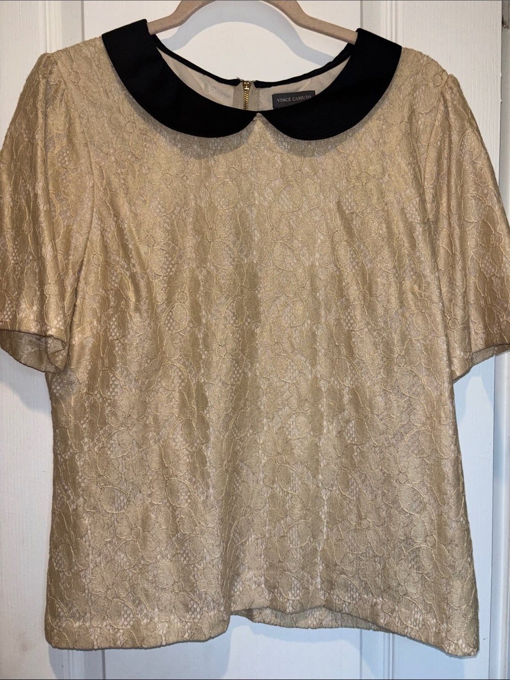 VINCE CAMUTO GETS LD/CHAMPAGNE COLORED LACE BLOUSE WITH BLACK PETET PAN COLLAR